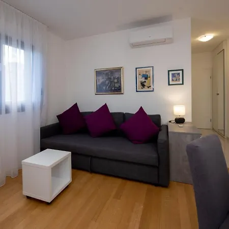 S'akvarel 4 - Private Garage Apartman *